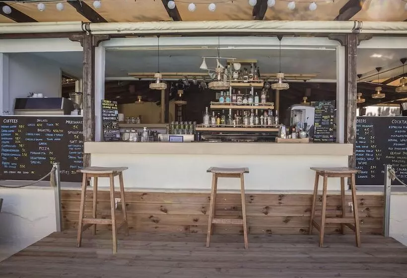 Metaxatos Apartments