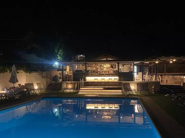 Metaxatos Apartments