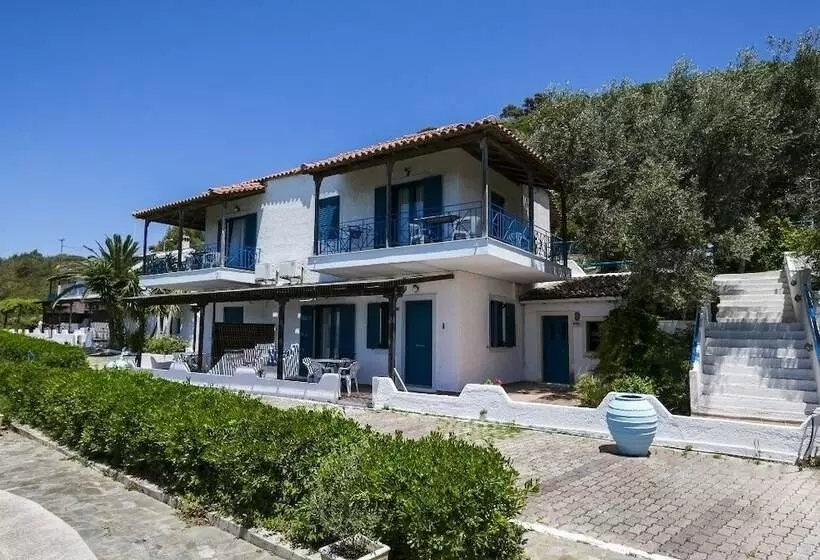 Metaxatos Apartments