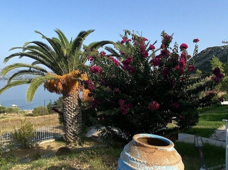 Metaxatos Apartments