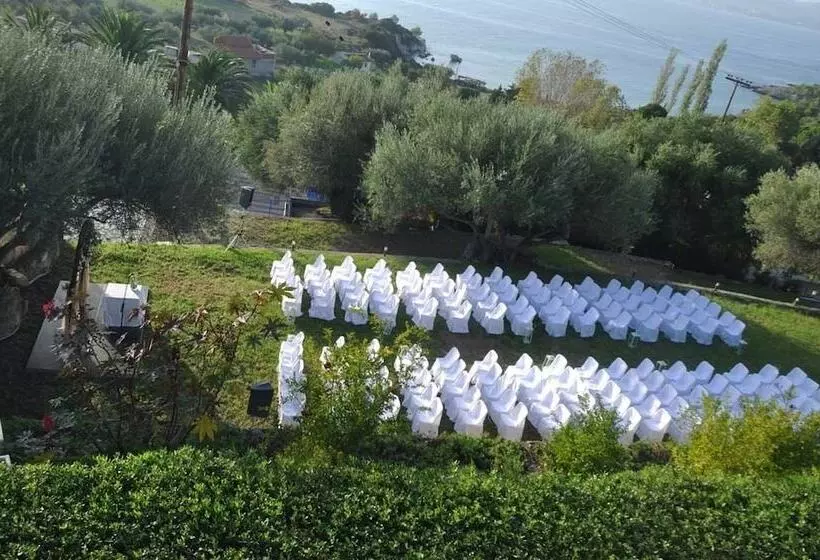 Metaxatos Apartments