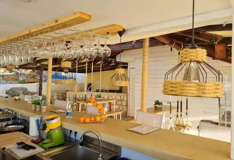 Metaxatos Apartments