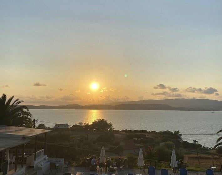 Metaxatos Apartments