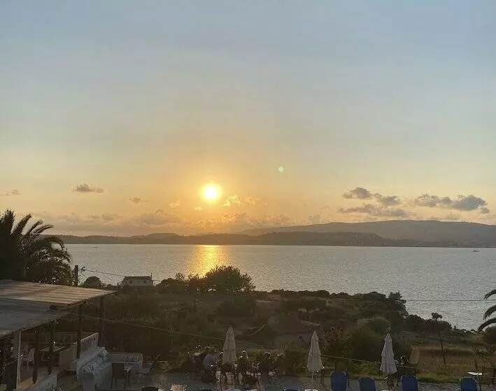 Metaxatos Apartments