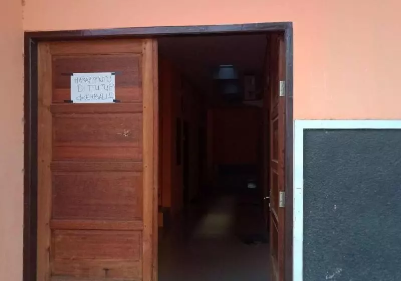 هاستل Spot On 2831 Pondok Orange Family