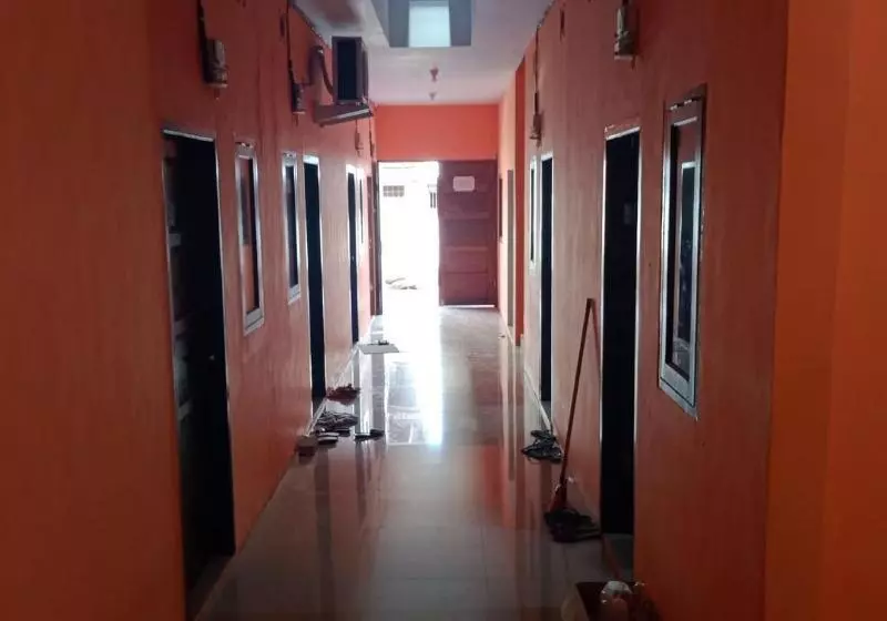 هاستل Spot On 2831 Pondok Orange Family