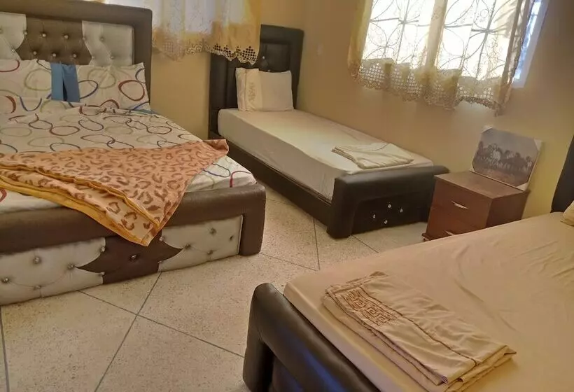 Hotelli Complexe Touristique Abayno