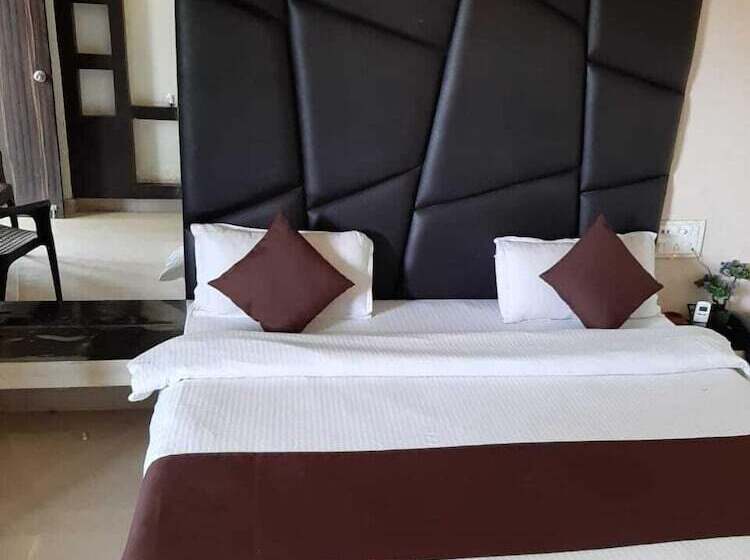 Hotel Khalsa Lake View Resort