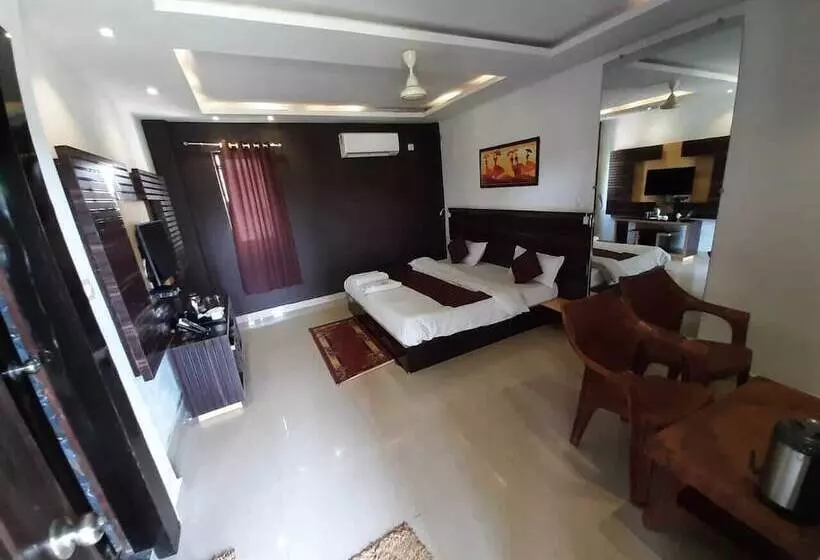 ホテル Khalsa Lake View Resort