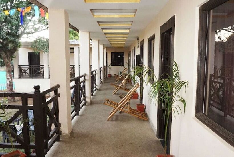 Hotel Khalsa Lake View Resort