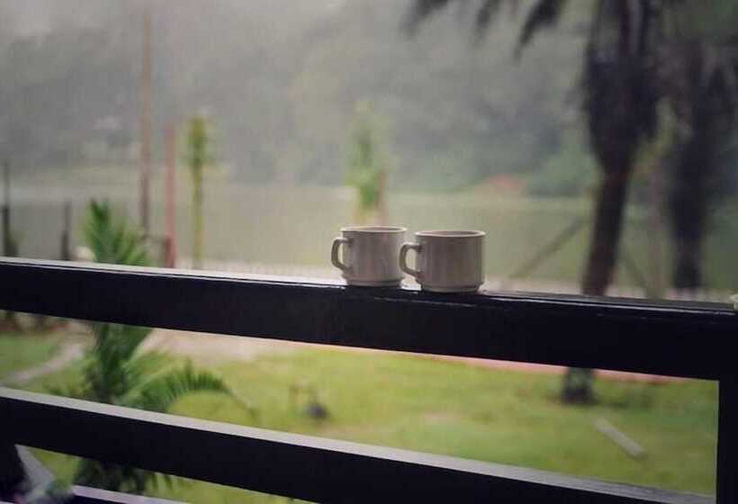 Hotel Khalsa Lake View Resort