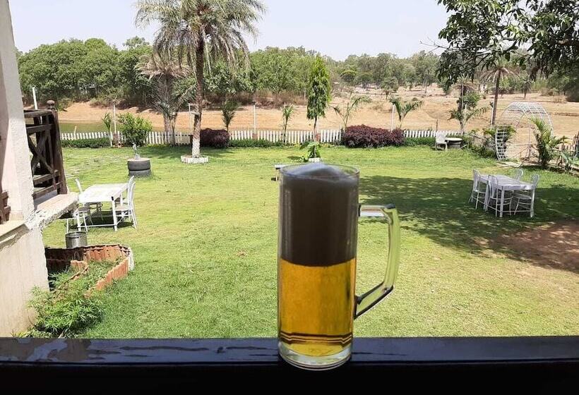 Hotel Khalsa Lake View Resort