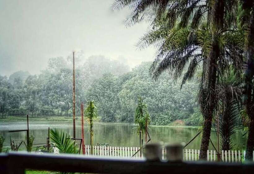 Hotel Khalsa Lake View Resort