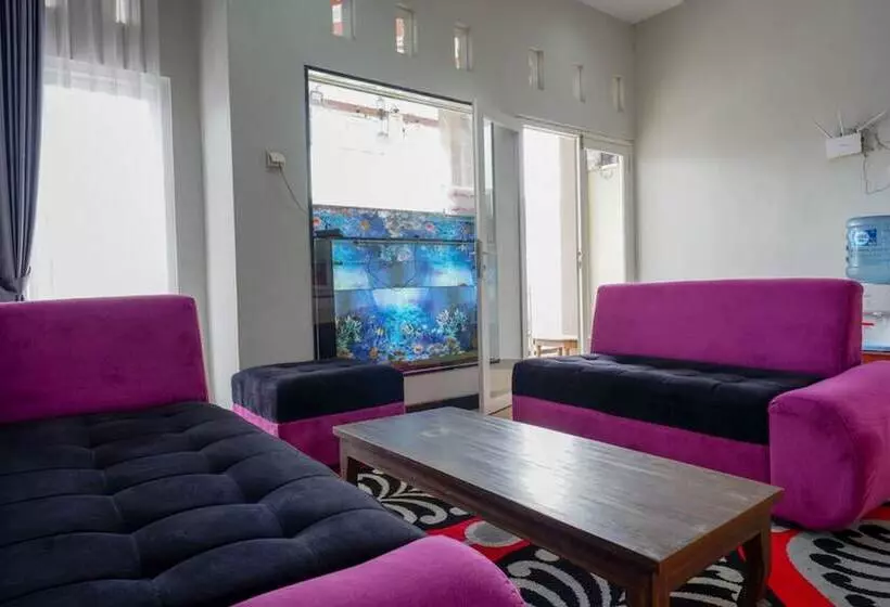 Hotelli Reddoorz Syariah Near Komplek Candi Arjuna Dieng