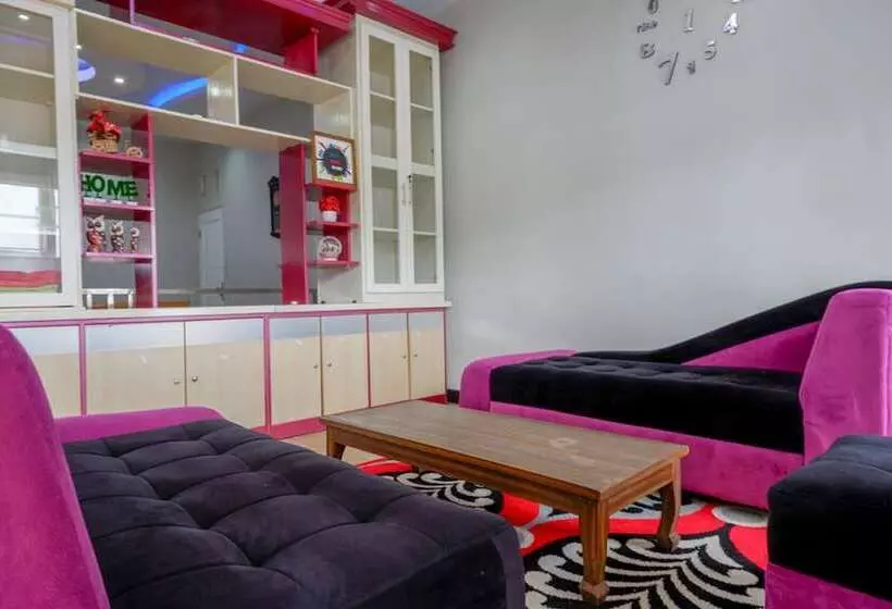 Hotelli Reddoorz Syariah Near Komplek Candi Arjuna Dieng