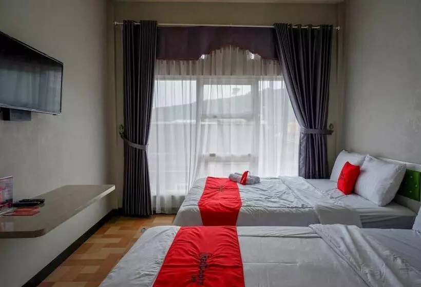 Hotelli Reddoorz Syariah Near Komplek Candi Arjuna Dieng