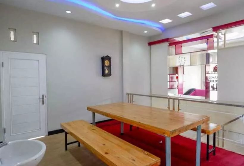 Hotelli Reddoorz Syariah Near Komplek Candi Arjuna Dieng