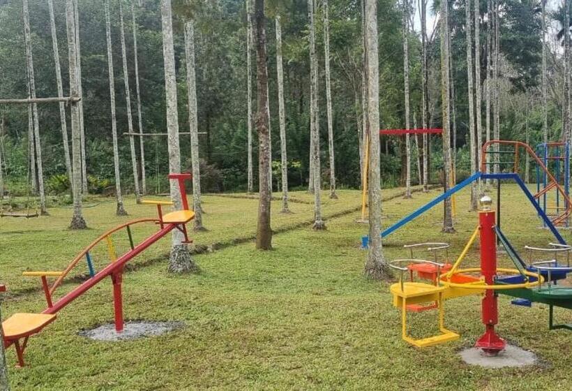 Hotel Whispering Willows