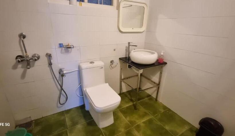 Hotel Whispering Willows