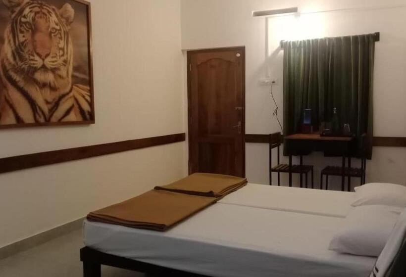 Hotel Whispering Willows