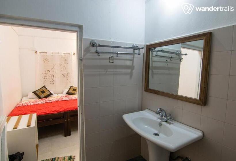 Hotel Whispering Willows