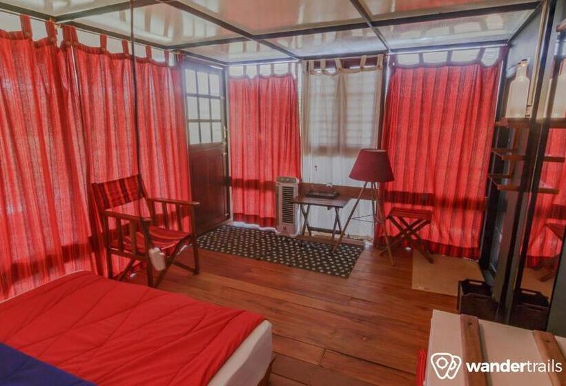 Hotel Whispering Willows