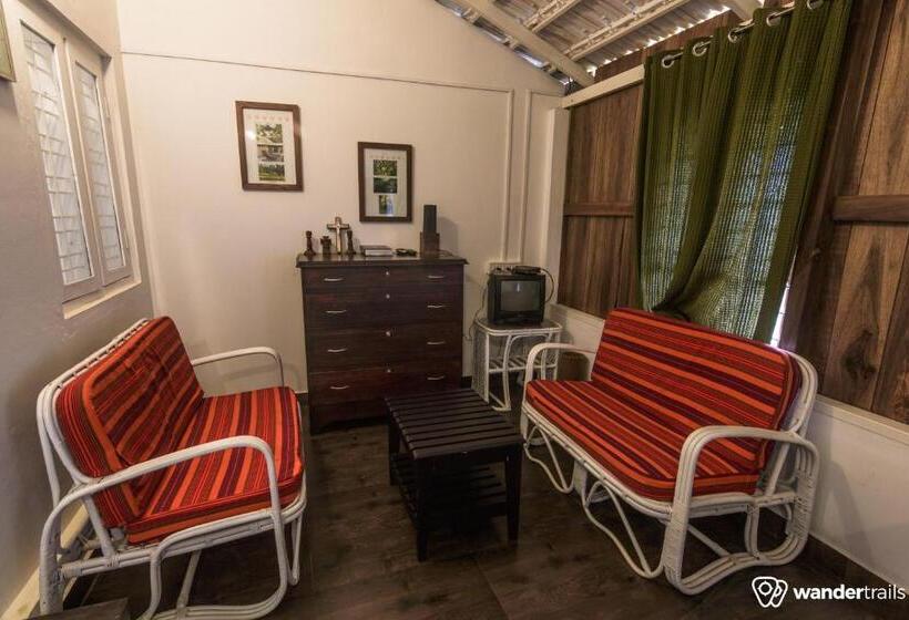 Hotel Whispering Willows