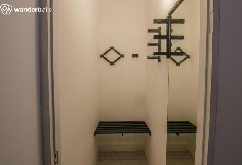 Hotel Whispering Willows