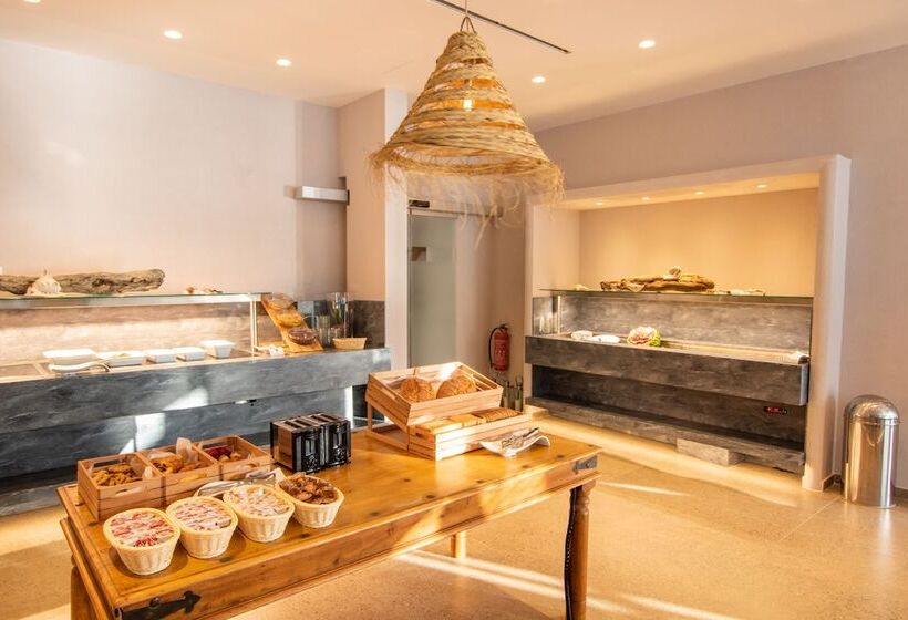 هتل Aegean Village Beachfront Resort