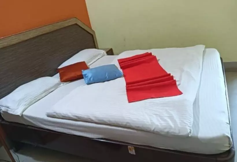 Hotelli Goroomgo Dittu Holiday Inn Puri