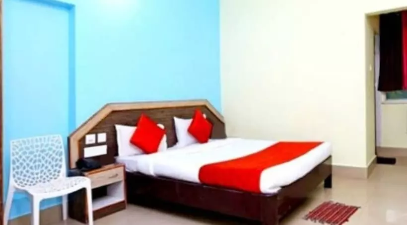Hotelli Goroomgo Dittu Holiday Inn Puri