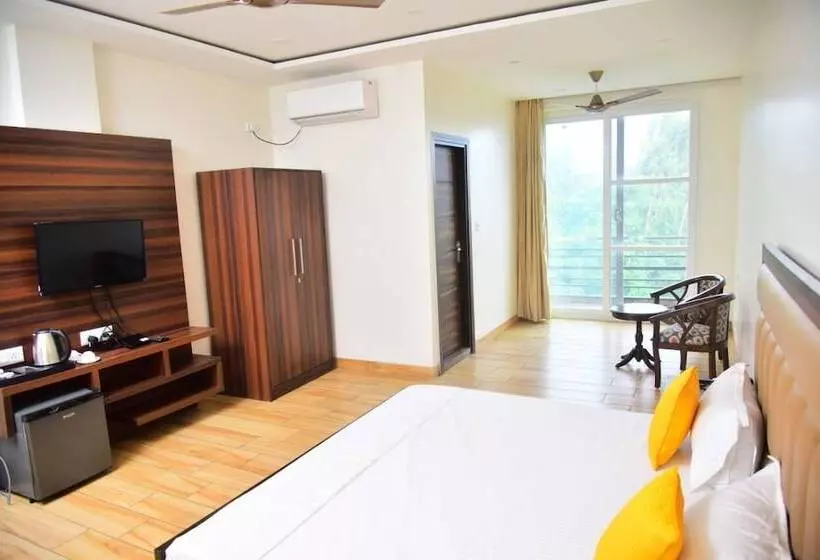 ホテル Serene Suites