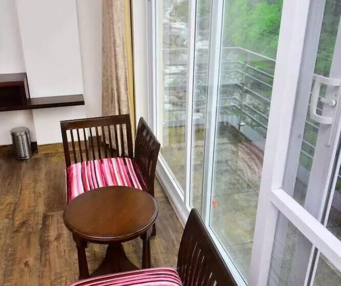 ホテル Serene Suites