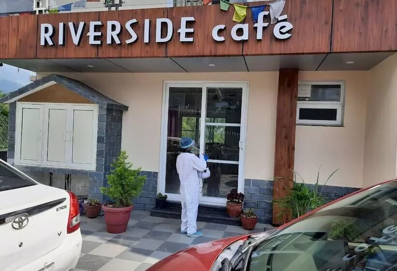 ホテル Serene Suites