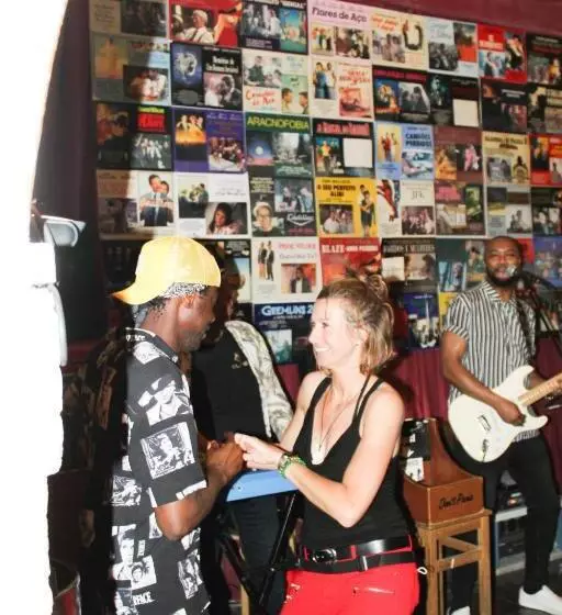 Alface Hall Hostel & Bar