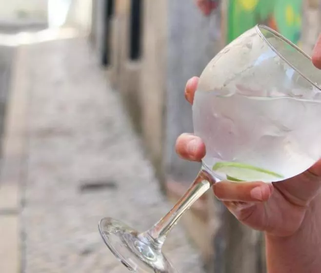 Alface Hall Hostel & Bar