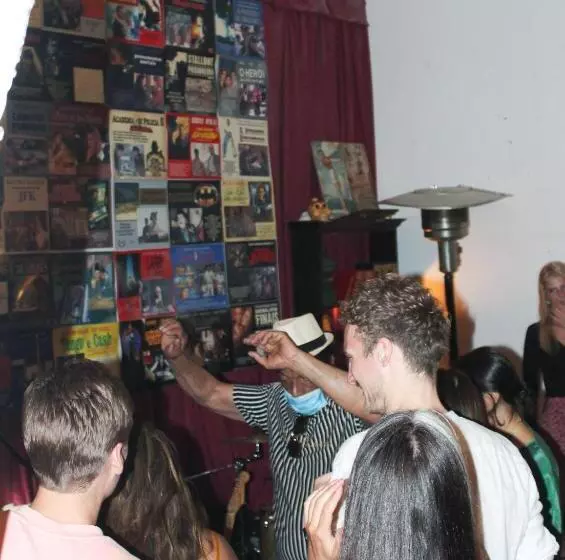 Alface Hall Hostel & Bar