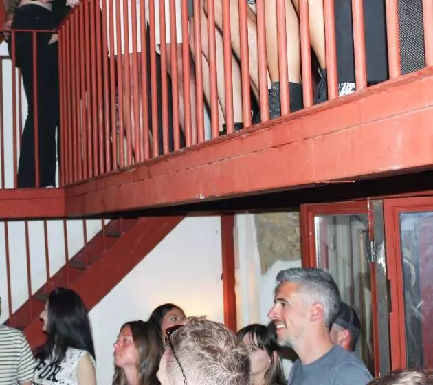 Alface Hall Hostel & Bar