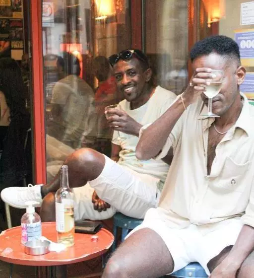 Alface Hall Hostel & Bar