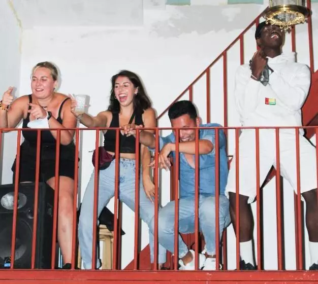 Alface Hall Hostel & Bar