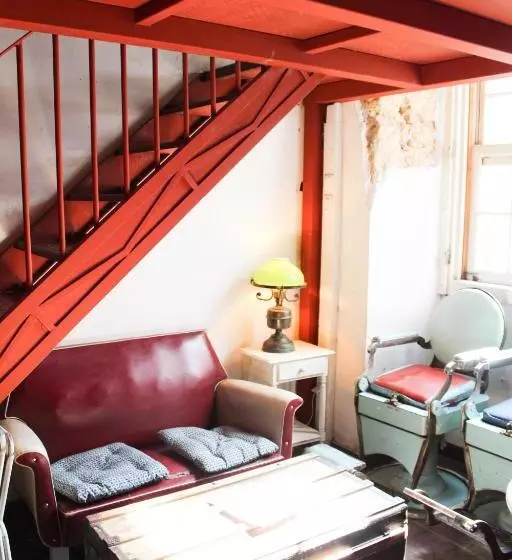 Alface Hall Hostel & Bar