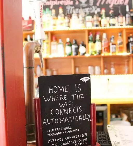 Alface Hall Hostel & Bar