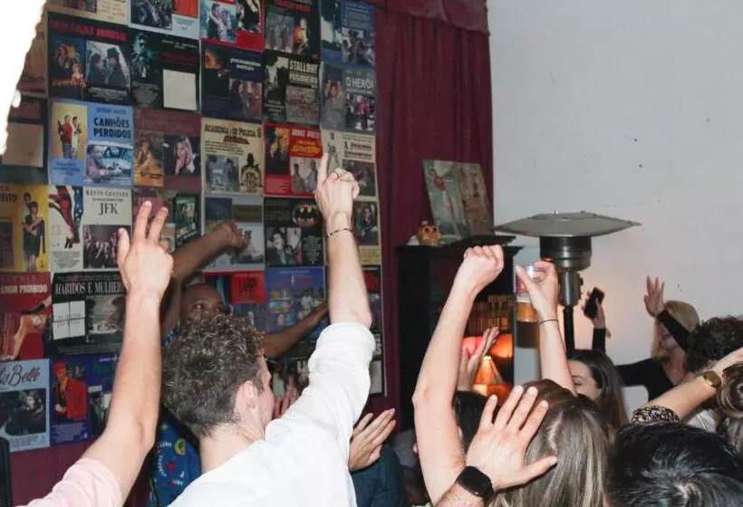 Alface Hall Hostel & Bar