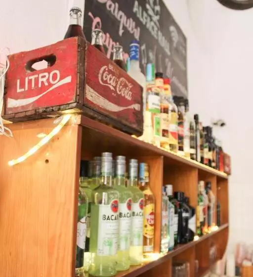 Alface Hall Hostel & Bar