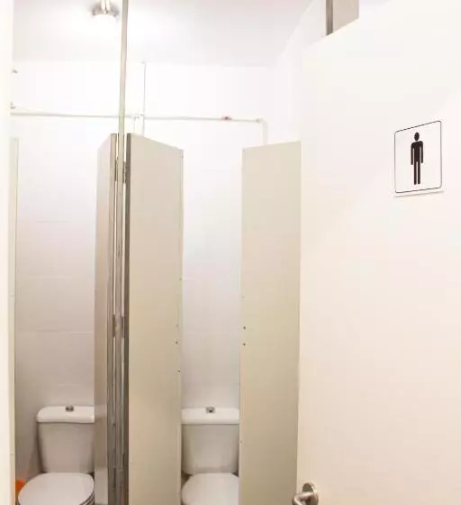 Alface Hall Hostel & Bar