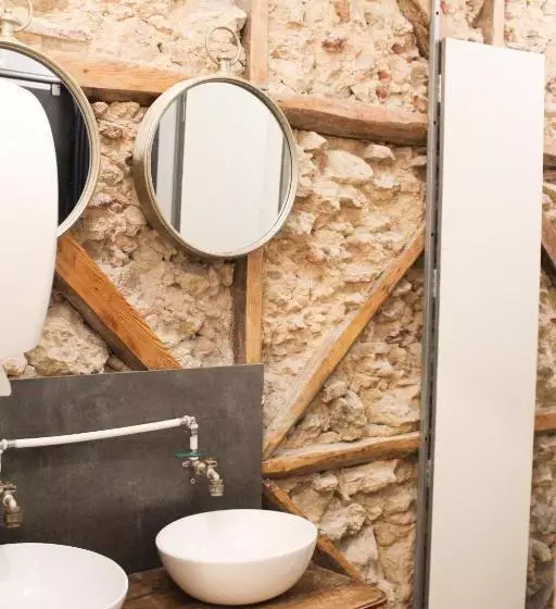 Alface Hall Hostel & Bar