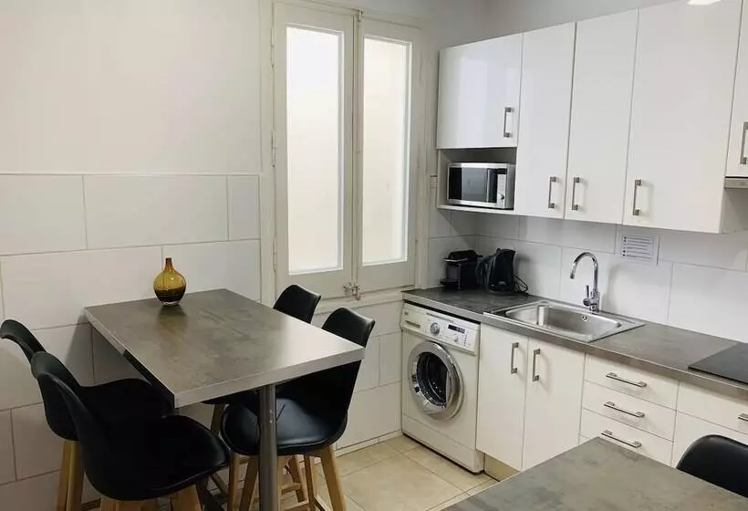 Super Balmes Guest House