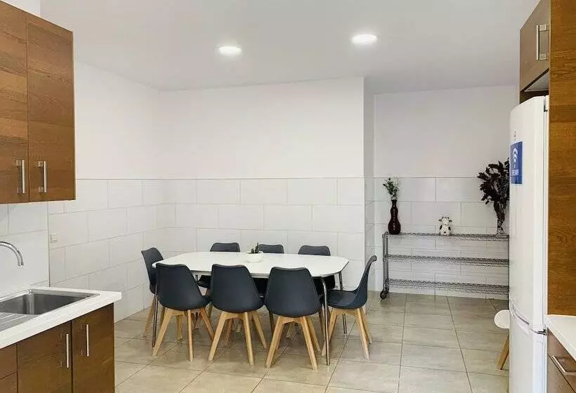 Super Balmes Guest House