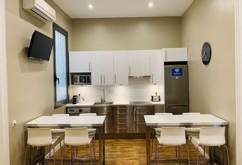 Super Balmes Guest House