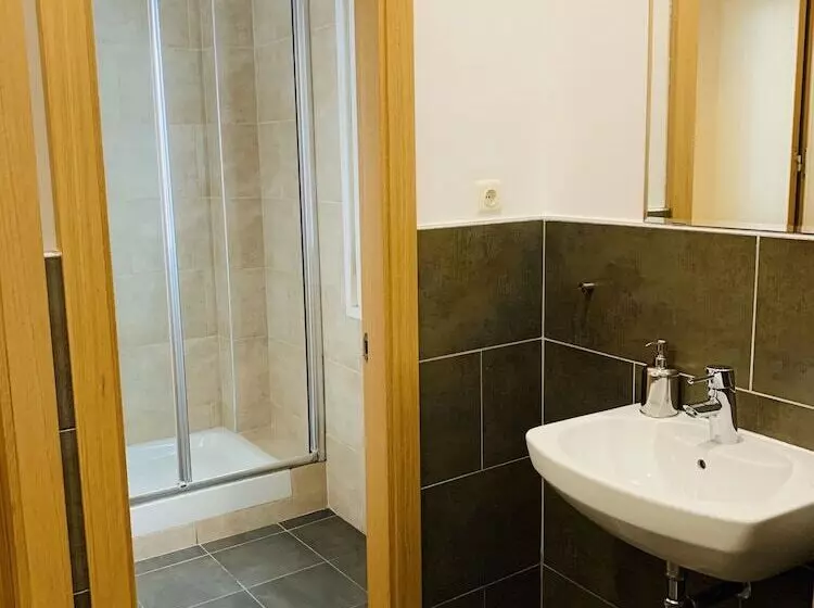 Super Balmes Guest House